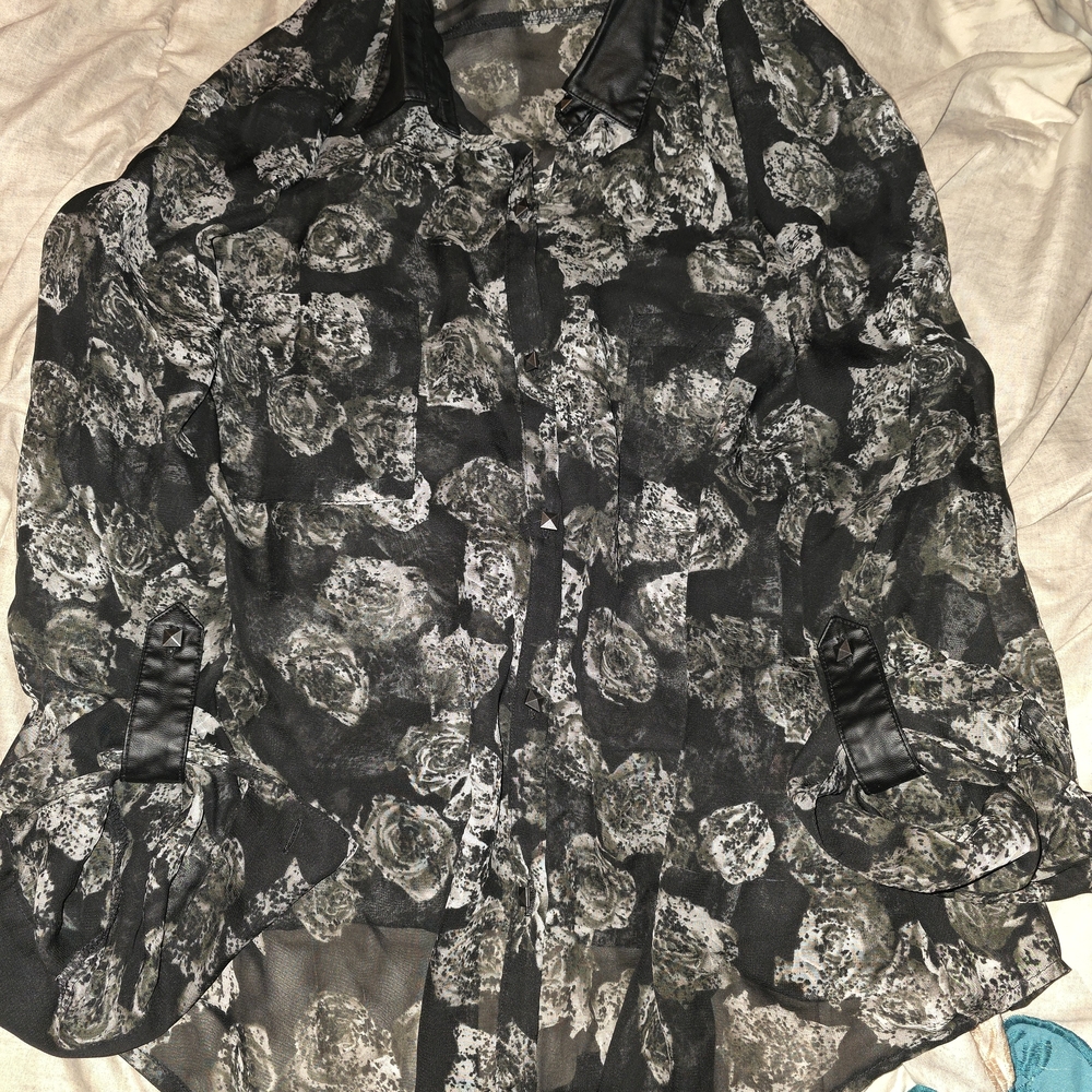 Rock & Republic XL Black and Gray/White Floral Sheer Blouse Womens